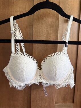 Victoria’s Secret Lace Balconette Bra in Ivory - Women Intimates & Sleepwear NWT